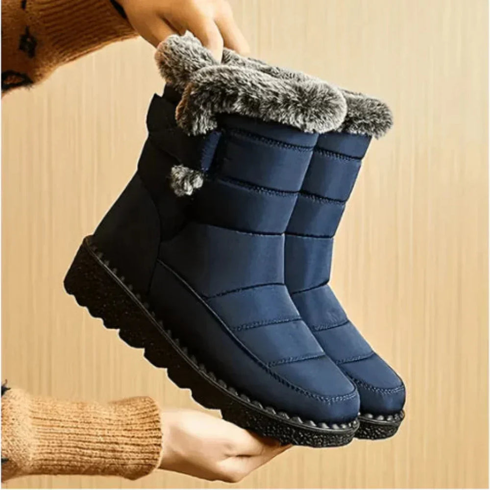 Bequeme Damen Outdoor Winterstiefel Zoe mit hohem Schaft, warm gefüttert & wasserabweisend für kalte Tage.