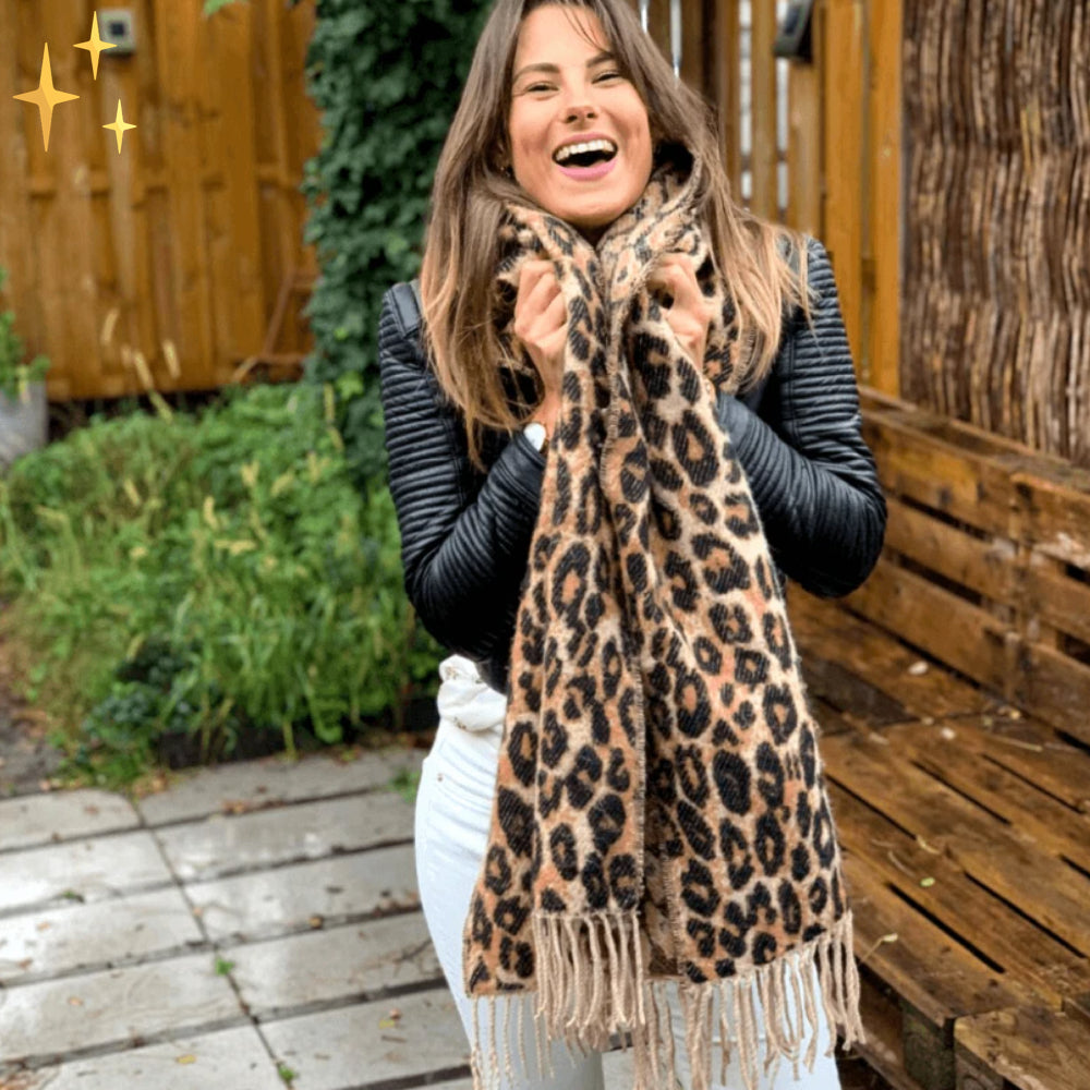 Kuscheliger Leopardenmuster Schal XL für Damen, warmes und modisches Winter-Accessoire.