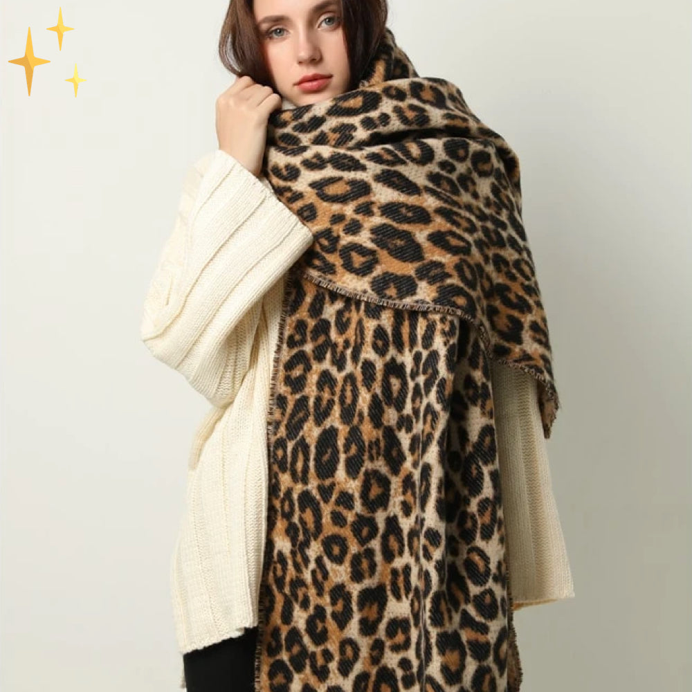 Luxuriöser Damen XL Schal mit Leopardenprint, ideal für Eleganz im Herbst & Winter.