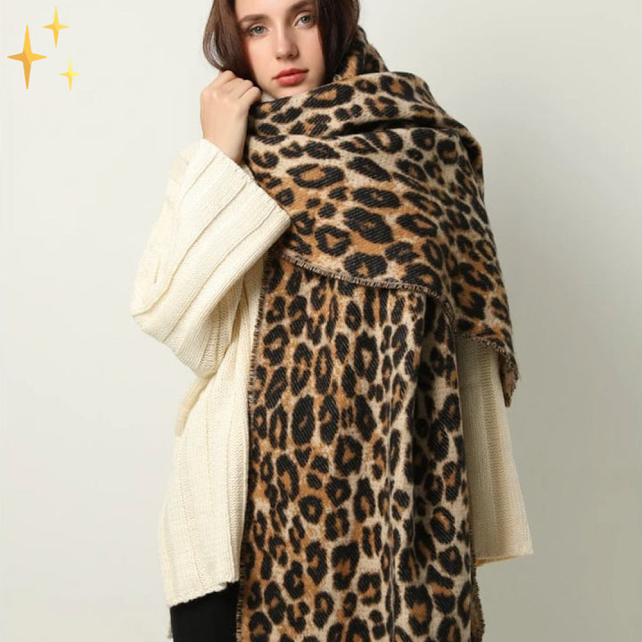 Luxuriöser Damen XL Schal mit Leopardenprint, ideal für Eleganz im Herbst & Winter.