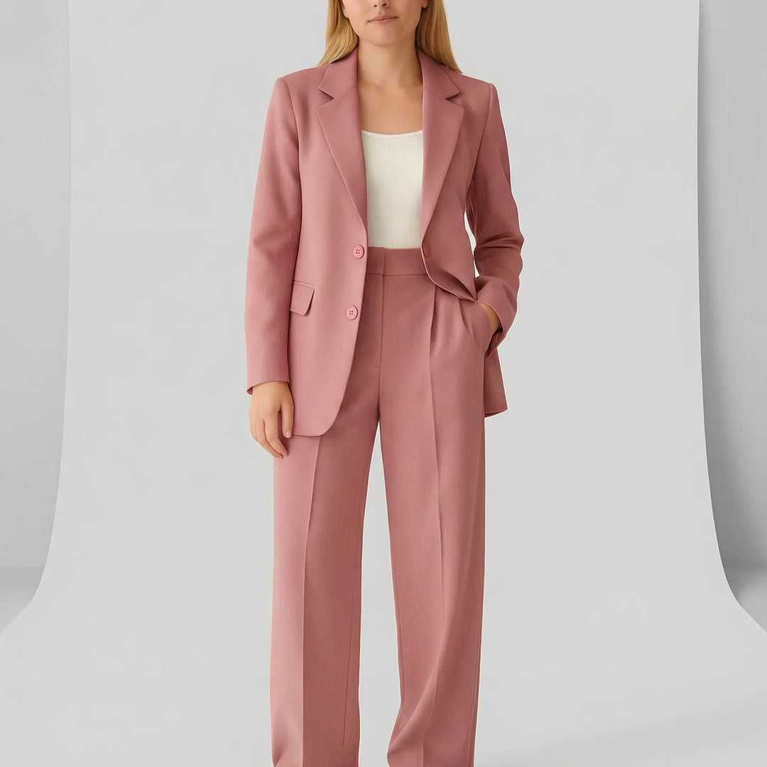 Damen Blazer & Hose Set Zoe: Taillierter Zweiteiler-Hosenanzug für einen stilvollen, professionellen Auftritt im Büro.