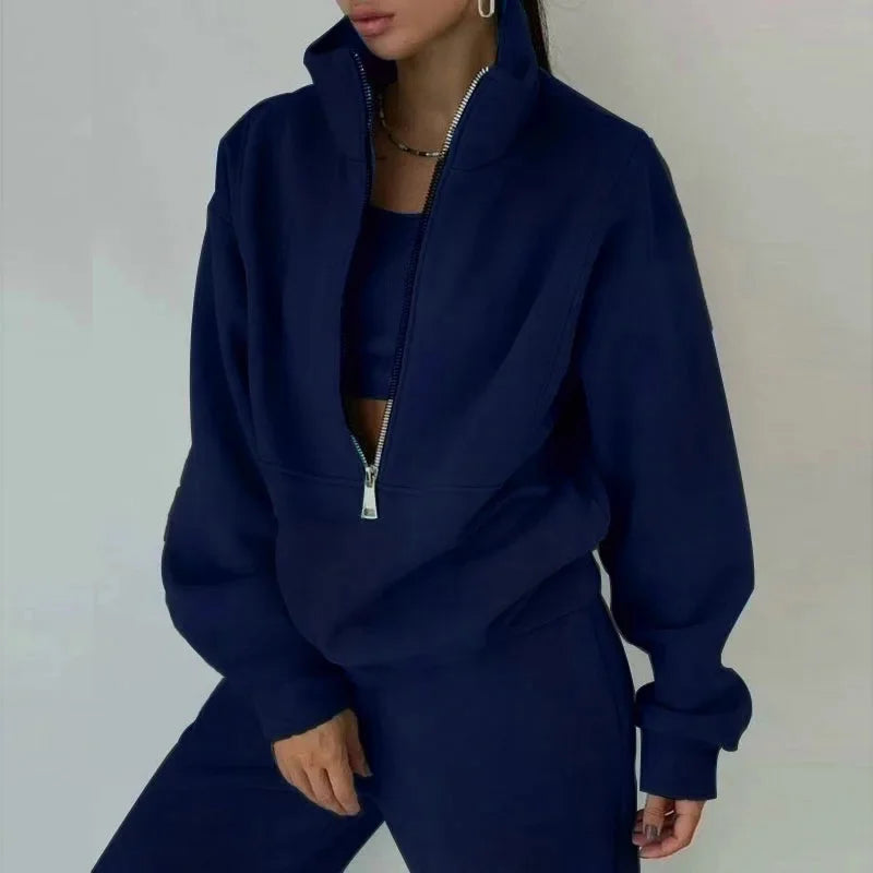 Stilvolles Damen Loungewear Set mit lockerem Pullover & weiter Hose. Perfekt für Herbst/Winter.