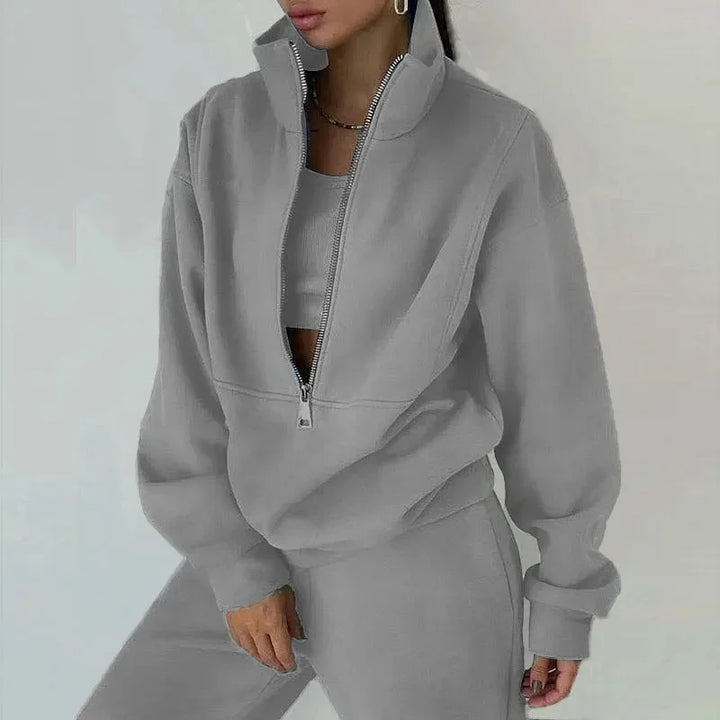 Alexis Damen Set: Kuscheliger Pullover mit Halb-Reißverschluss und bequeme Freizeithose.