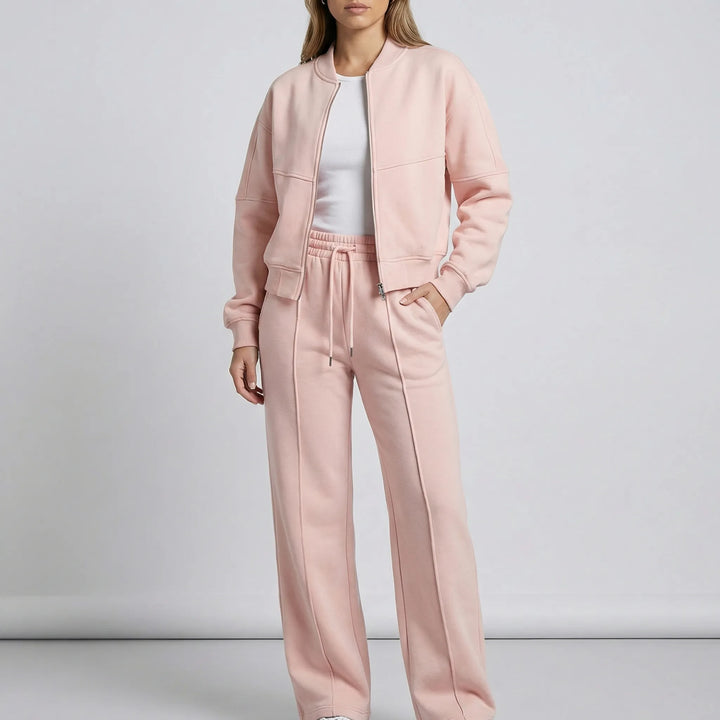 Komfortables & stilvolles Damen Zweiteiler Set mit Reißverschluss, Hose & Oberteil, für jeden Tag.