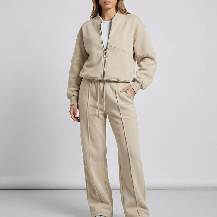 Damen Zweiteiler mit Reißverschluss-Pullover & passender Hose, ein gemütliches & schickes Set.