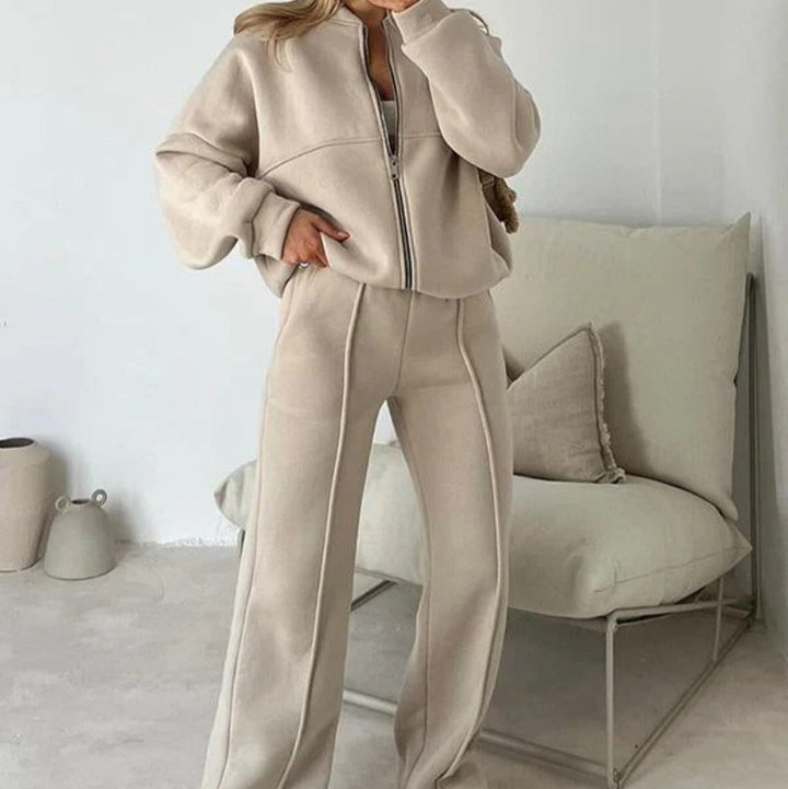 Vielseitiges Damen Freizeit-Set mit praktischem Reißverschluss. Ideal für entspannte & elegante Outfits.