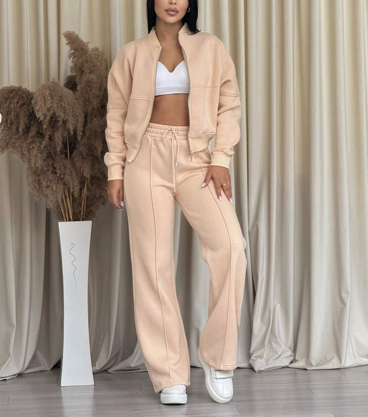 Komfortables Damen Reißverschluss-Set, ideal für Herbst, Winter und Frühling. Vielseitiger Look.
