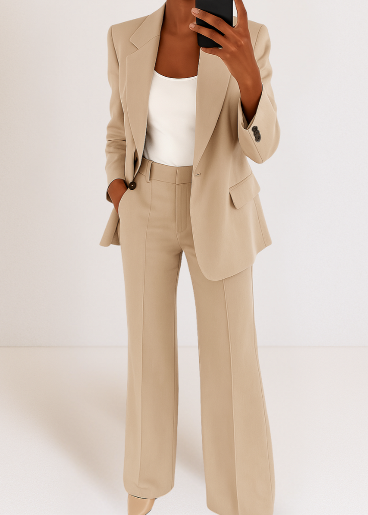Vielseitiger Damen Zweiteiler Sofie, ideal als Loungewear oder Alltagsoutfit. Komfortables, stilvolles Set.