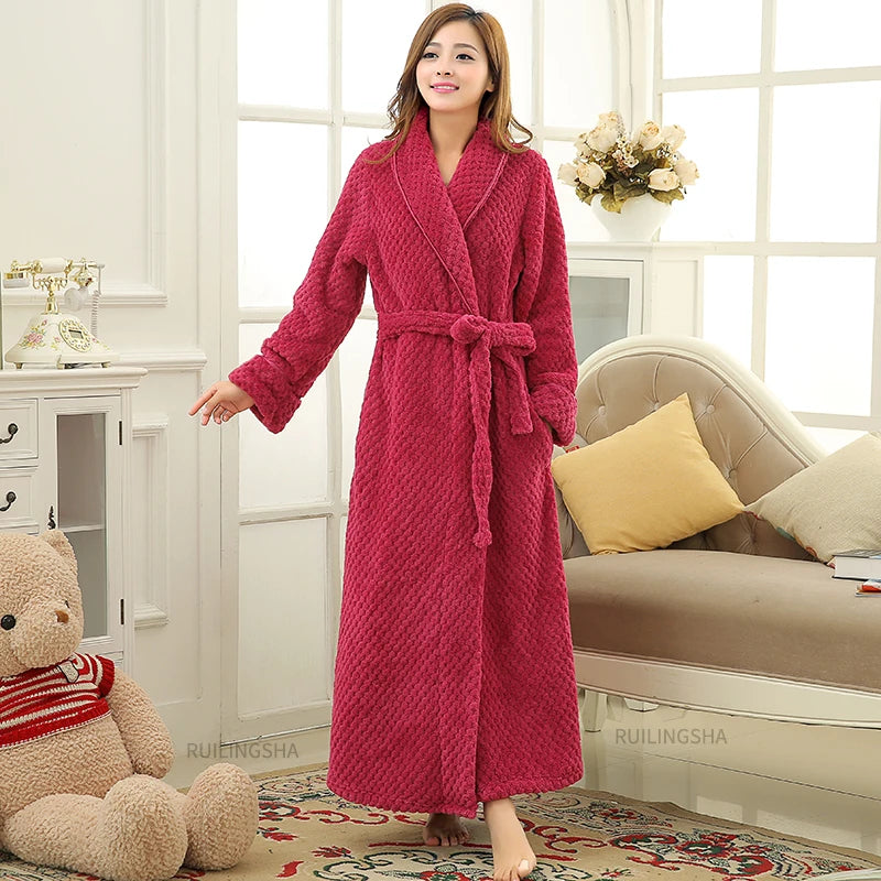 Perfektes Geschenk: Warmer, weicher Damen Kuschel Bademantel für wohlige Momente im Winter.