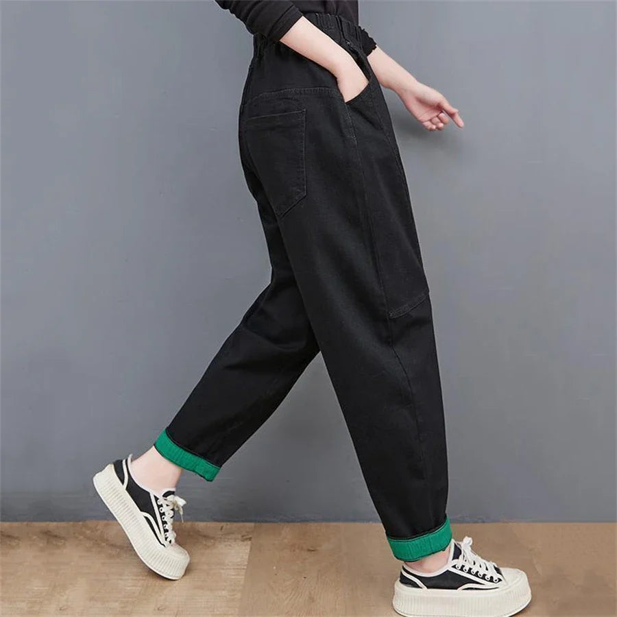 Schwarze Damen Übergroße Jeans in weitem Schnitt, knöchellang. High Waist Plus Size Jeans im Retro Stil.