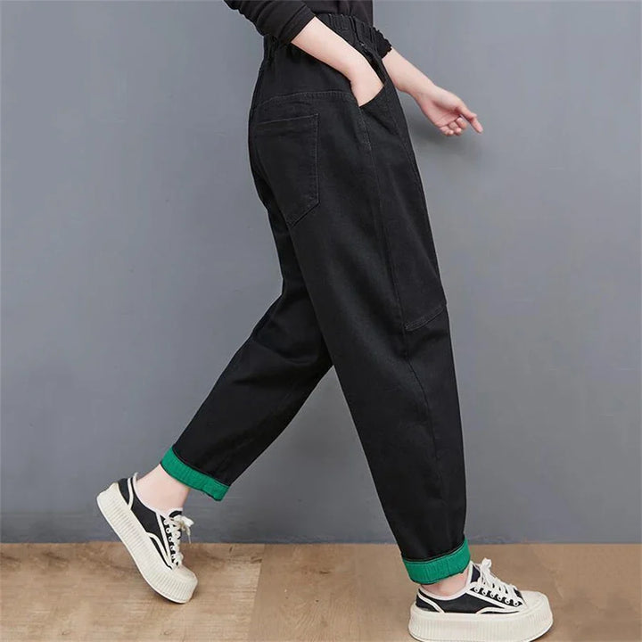 Schwarze Damen Übergroße Jeans in weitem Schnitt, knöchellang. High Waist Plus Size Jeans im Retro Stil.