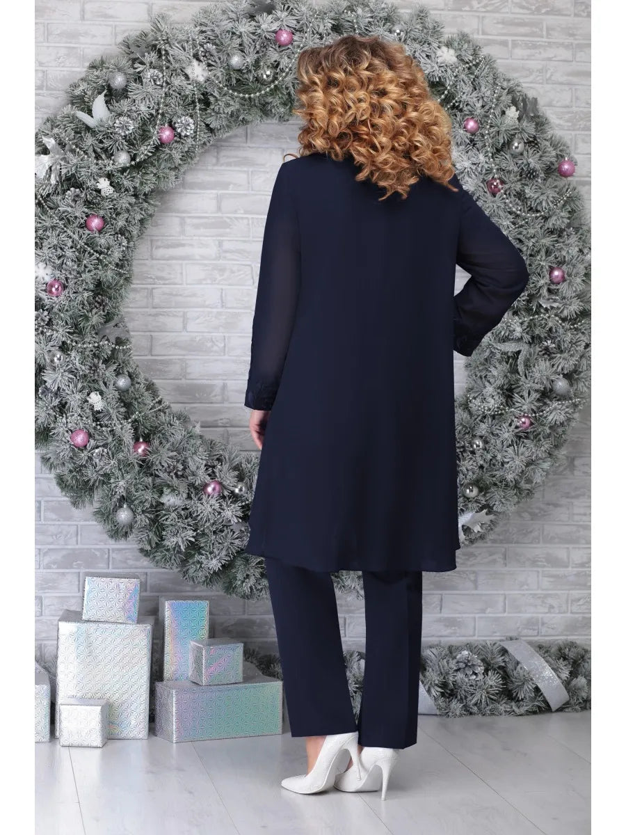 Damen Übergrößen 3-Teiler Anzug in Marineblau mit Zierstickerei, ideal für festliche Anlässe & Business-Meetings.