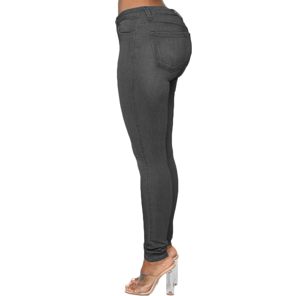 Elegante Damen Röhrenjeans Übergröße, figurbetont durch Stretch und hohen Bund, vielseitig kombinierbar.
