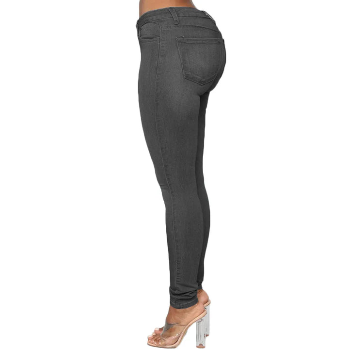 Elegante Damen Röhrenjeans Übergröße, figurbetont durch Stretch und hohen Bund, vielseitig kombinierbar.