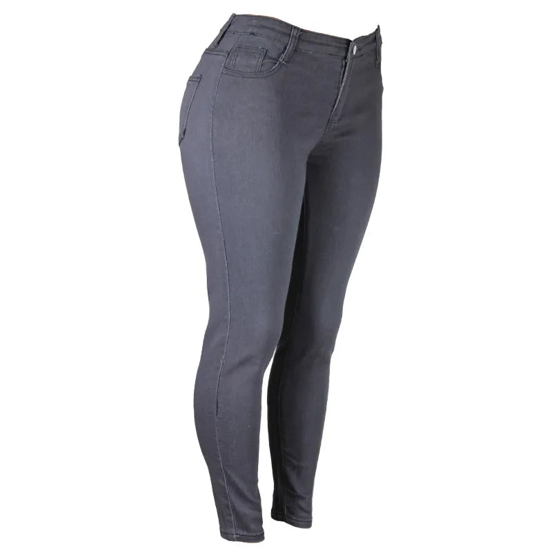 Damenjeans in Übergröße: Röhrenjeans mit High Waist und starkem Stretch für ganztägigen Komfort.