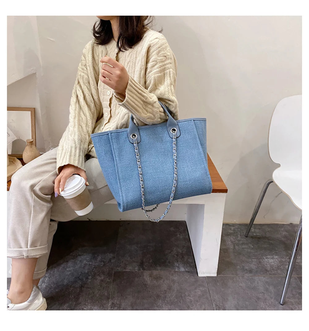 Modische Damen Schultertasche, luxuriöse Designer Handtasche in Grau für alle Gelegenheiten.