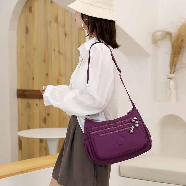 Praktische Damen Messenger Bag, wasserabweisend, für Büro & Freizeit. Stilvolle Umhängetasche für unterwegs.