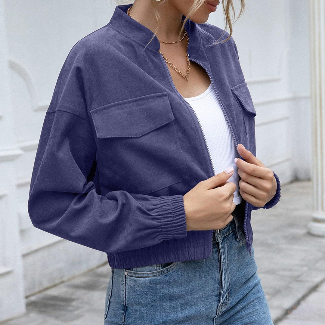 Elegante, funktionale Übergangsjacke für stilvolle Frauen. Ideal für Frühling & Herbst.