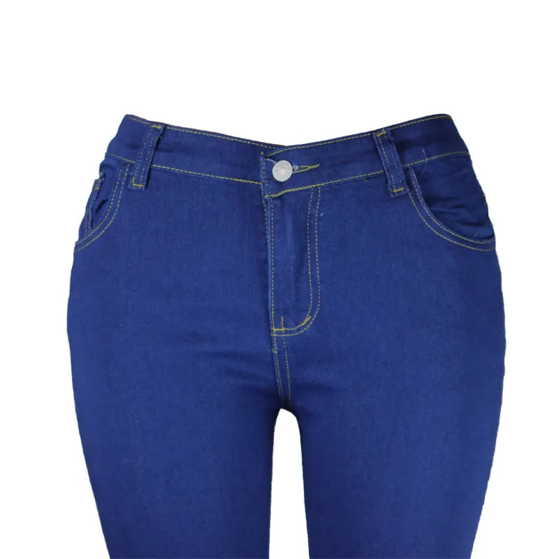 Stretchige Röhrenjeans für Damen, Übergröße, High Waist Bund, bequem und figurbetont.