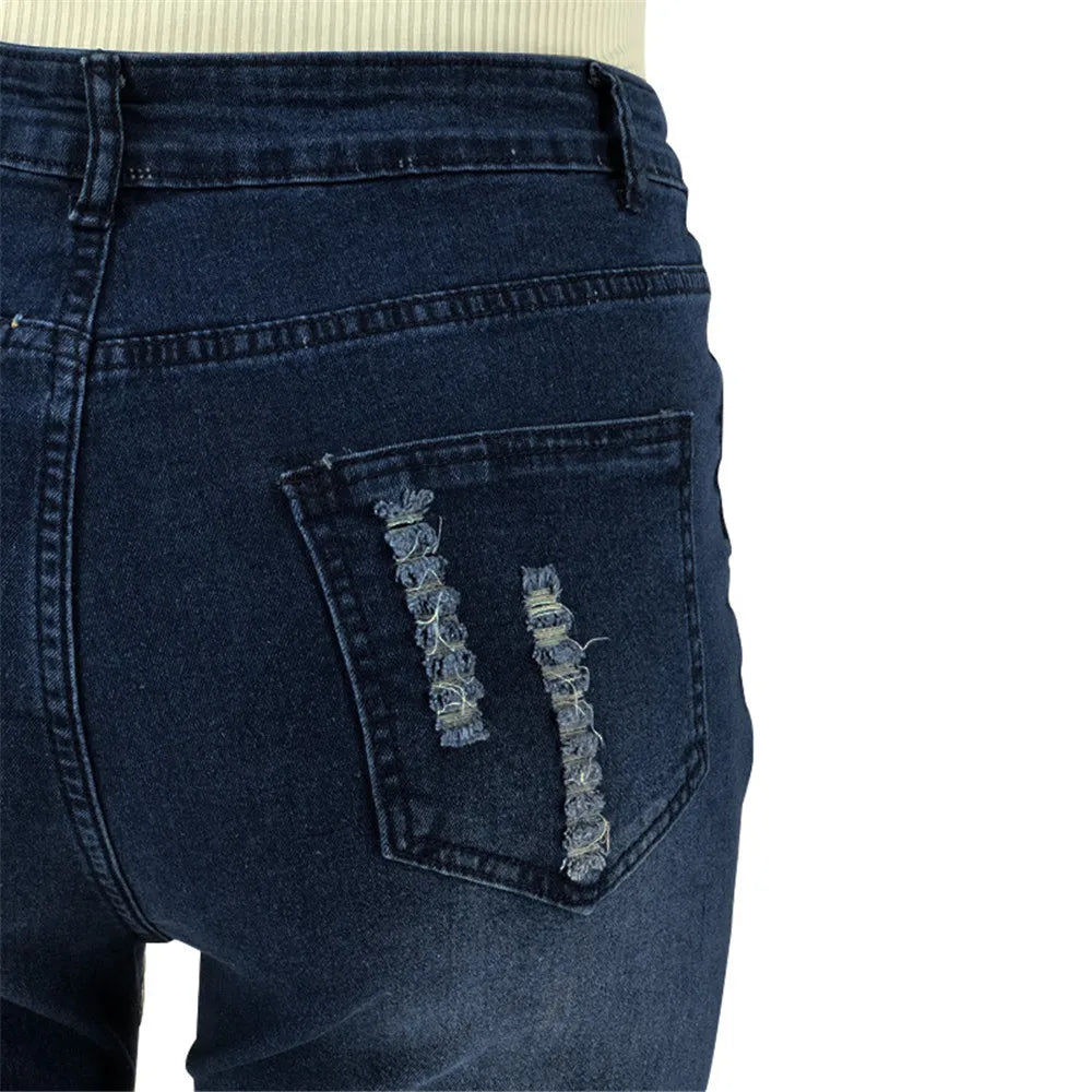 Modische Damen Jeanshose in Übergröße, Schlagjeans, High-Waist-Passform, bequem.