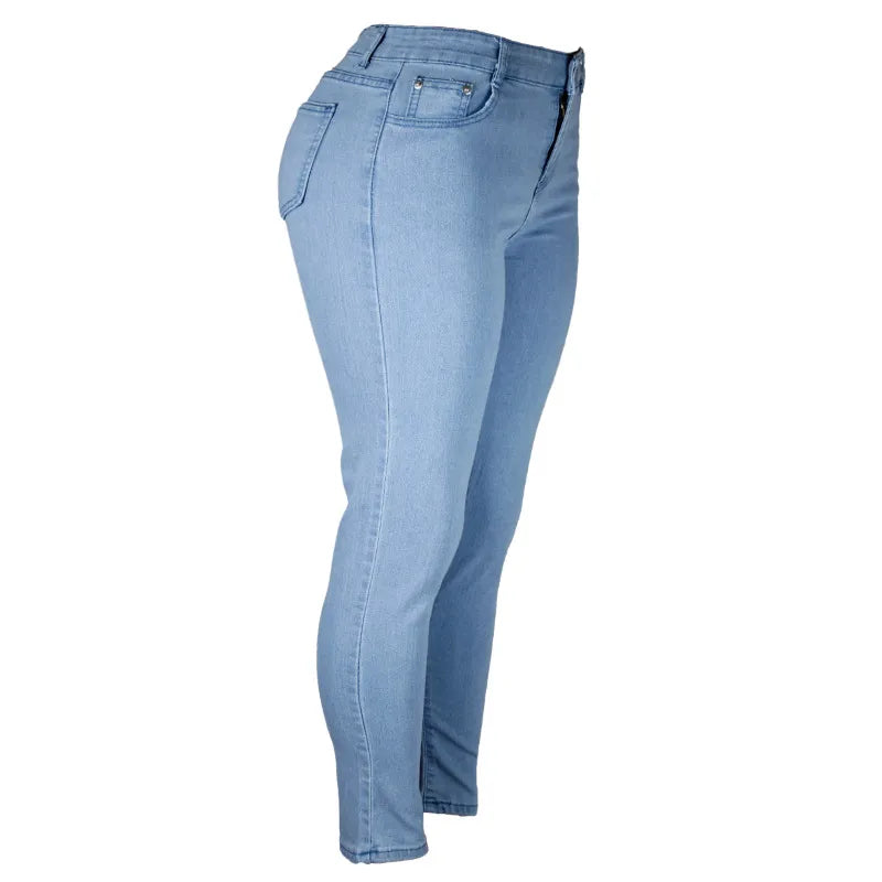 Figurbetonte Damen Röhrenjeans in Übergröße, Stretchmaterial für hohen Tragekomfort und modischen Look.