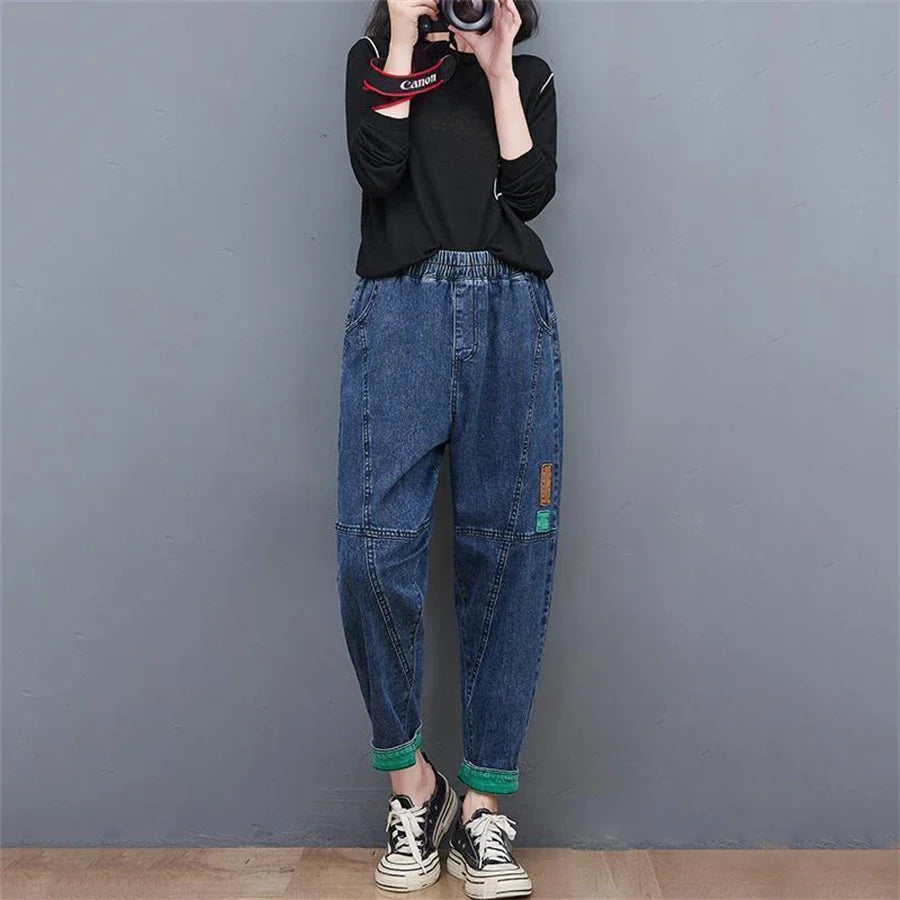 Detailansicht: Robuste Damen Übergroße Jeans, weite Passform. Knöchellange Plus Size Denim für lässige Outfits.