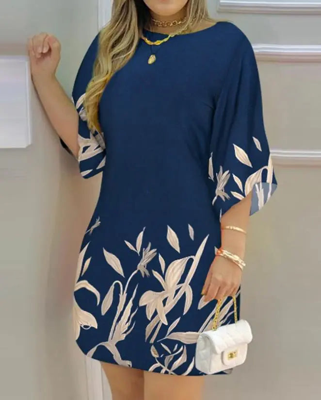 Weites Damen Übergrößen-Kleid mit elegantem Pflanzendruck, ein bequemes Alltagskleid im Boho-Stil für alle Jahreszeiten.