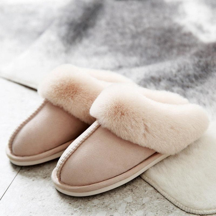 Elegante Damen Hausschuhe für den Sommer mit weichem Fußbett, perfekt für Komfort zuhause.