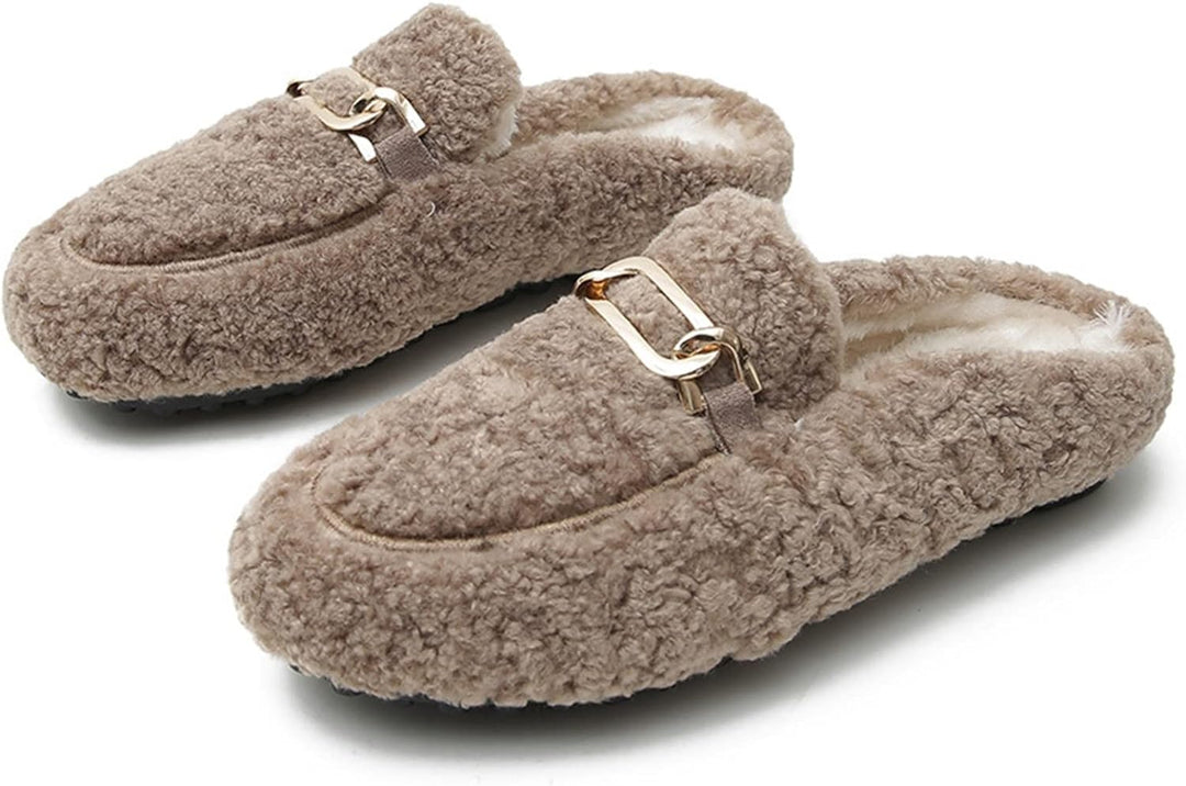 Ein Paar Damen Winter Loafer, kuschelig warm, bequem und modisch, vielseitige Winterschuhe für Frauen.