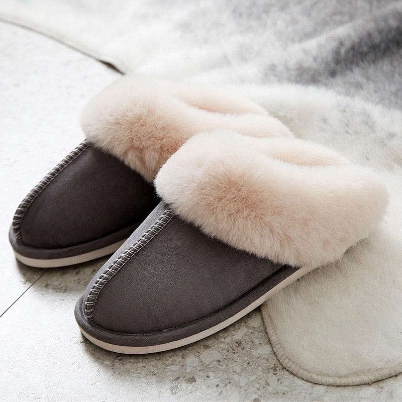 Weiche Damen Hausschuhe aus atmungsaktivem Material, bequem und leicht, ideal für warme Sommertage.