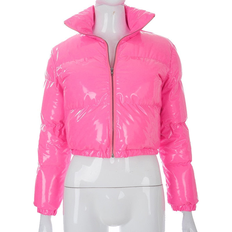 Hochwertige Damen Pufferjacke, stylisch und wetterfest für den Winter.