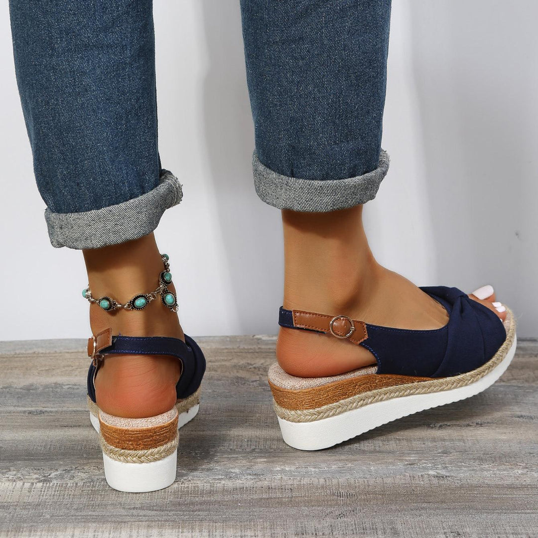 Elegante und bequeme Keilsandalen für Damen, die perfekte Sommersandale für den Urlaub.