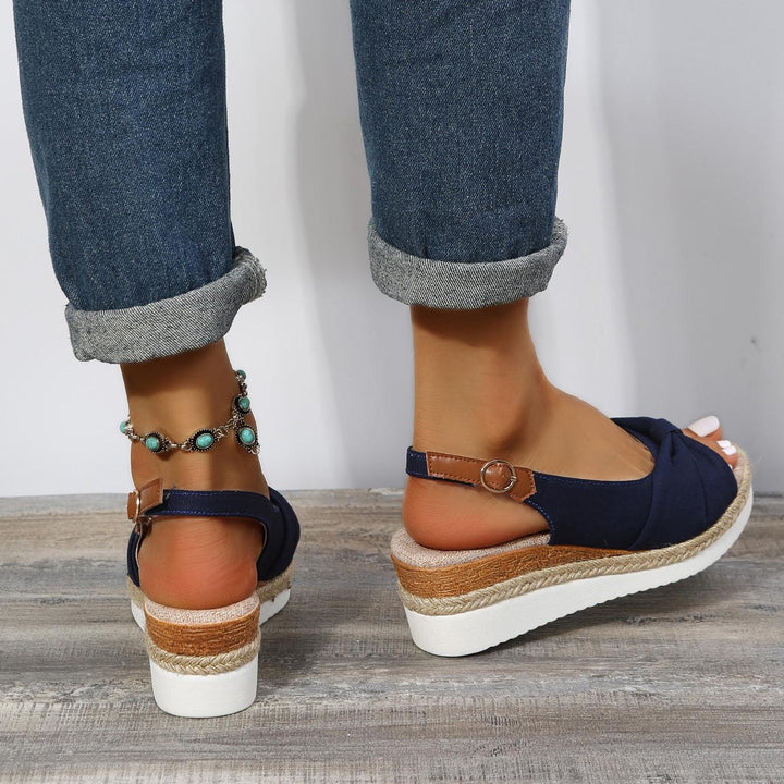 Elegante und bequeme Keilsandalen für Damen, die perfekte Sommersandale für den Urlaub.