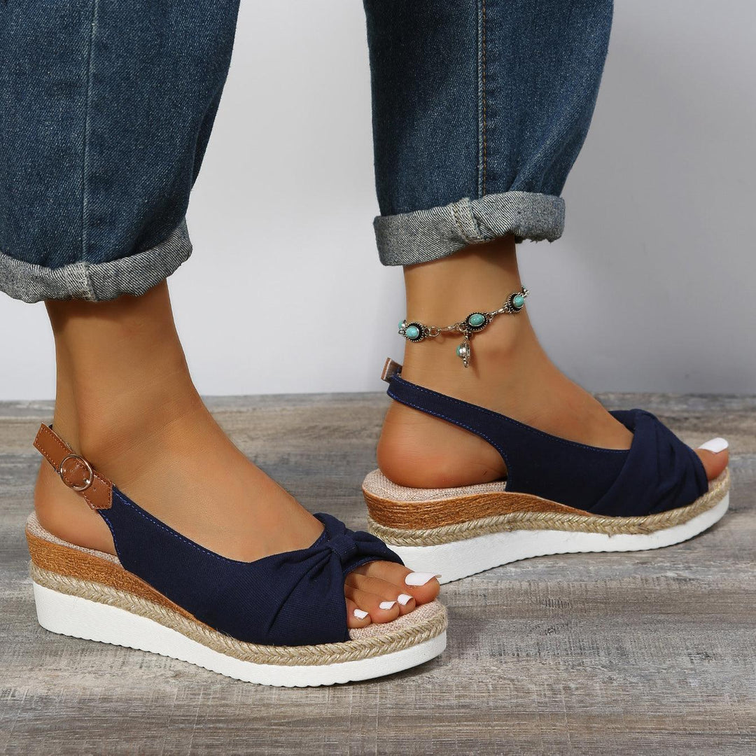 Elegante Damen Plateausandalen, ideal als Sommersandalen für Büro und Freizeit.