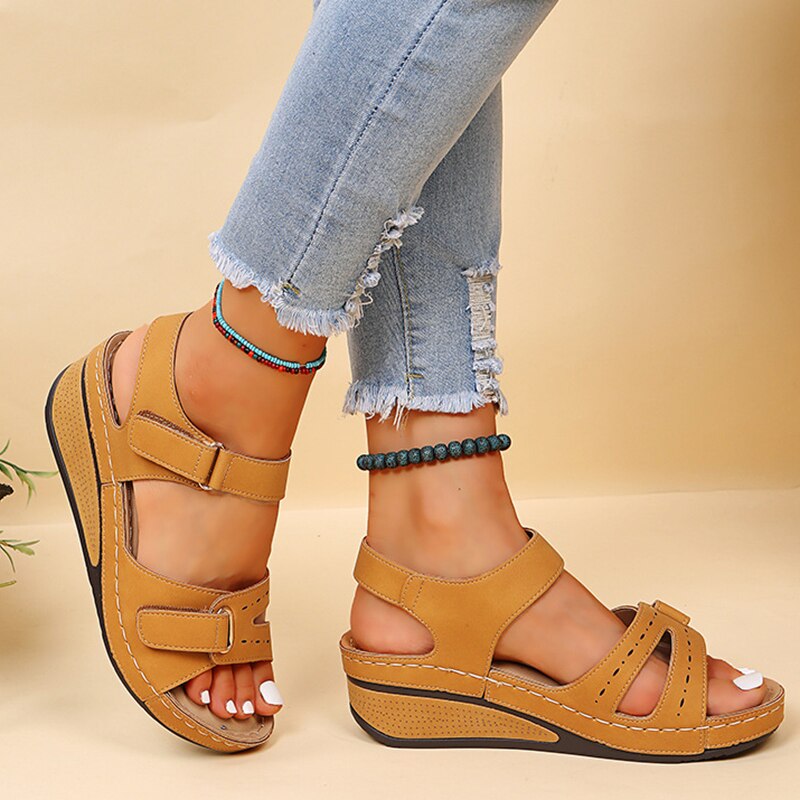 Moderne orthopädische Damensandalen Olga, chic & komfortabel, die idealen Sommerschuhe.