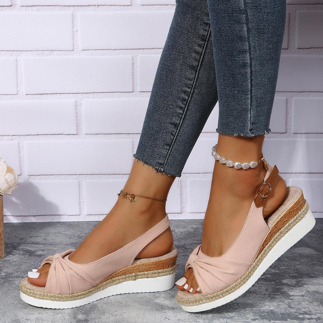 Elegante Damen Keilsandalen, perfekt für sommerliche Abende und festliche Anlässe.