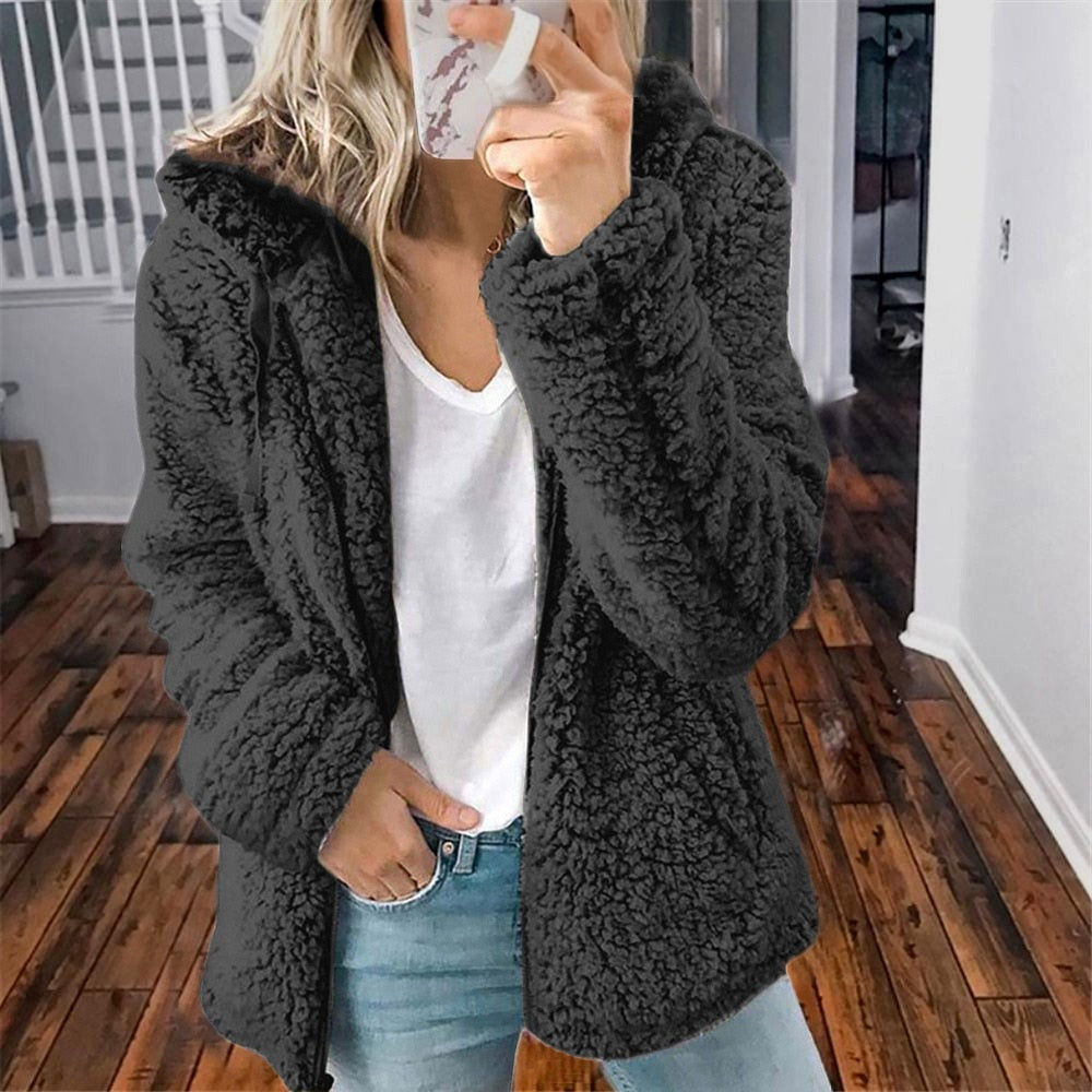 Damen Teddy-Cardigan mit Kapuze: Bequeme Oversize Plüschjacke für Zuhause & Outdoor.