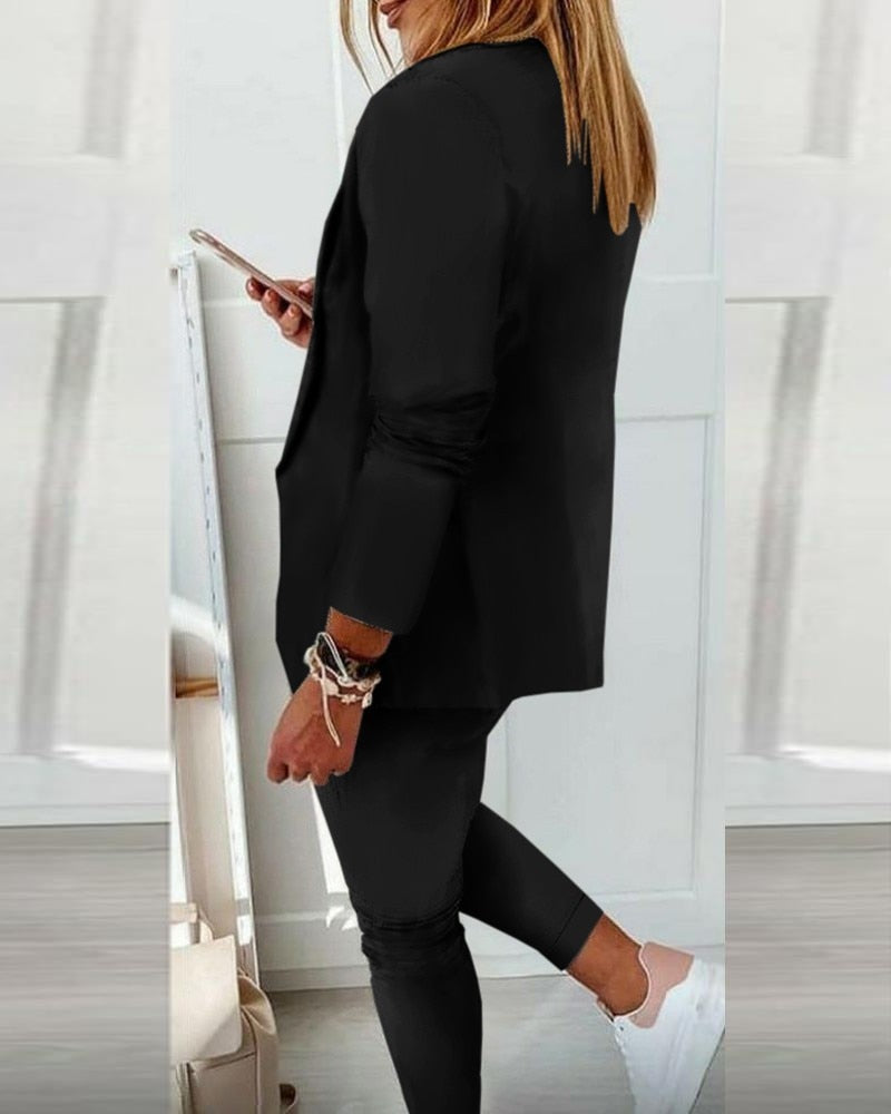 Modischer Damen Blazer des Marie-Louise Anzugs, perfekt für ein schickes Büro Outfit.