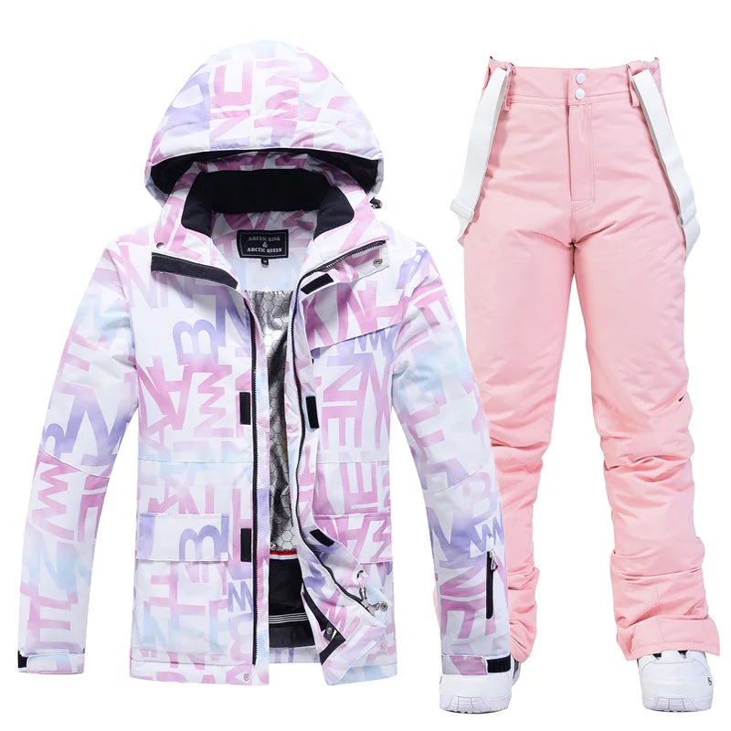 Winterzauber Aurora Skianzug: Eleganter Schutz für Damen auf der Skipiste. Warme & modische Skibekleidung.