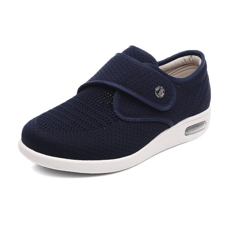 Damen-Komfortschuhe mit orthopädischem Design für empfindliche, breite Füße. Klettverschluss sorgt für sicheren Sitz.