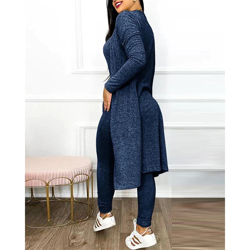 Figurbetonter Damen Leggings-Jumpsuit mit passender Jacke. Sportlich elegant. Perfekte Freizeitkleidung.