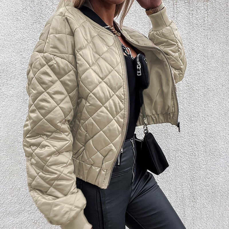 Stilvolle Oberbekleidung unisex, vielseitige Herbstjacke und bequeme Freizeitjacke.