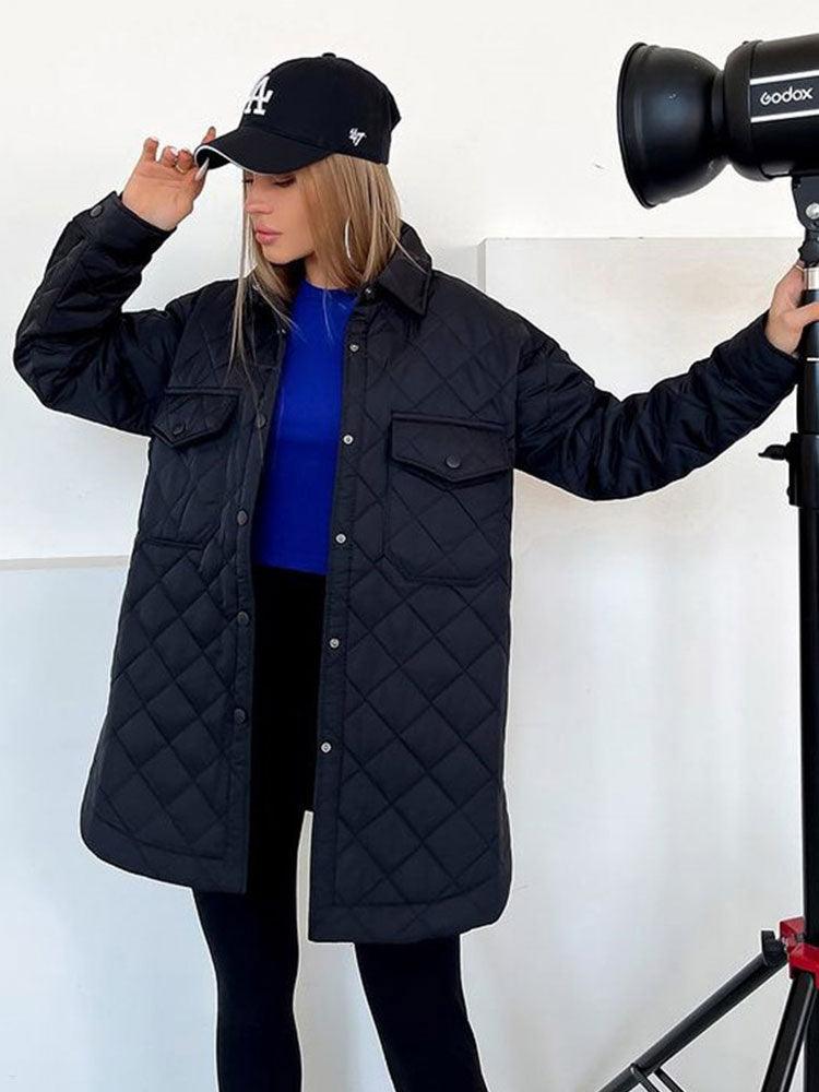 Vielseitiger Damen Stepp-Wintermantel. Warme, elegante Jacke für Outdoor-Aktivitäten und den urbanen Alltag.