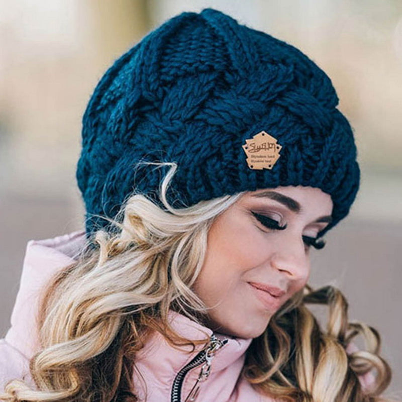 Stilvolle Damen Winter Strickmütze, moderne Beanie in trendiger Farbe, ideal für Outdoor-Aktivitäten.