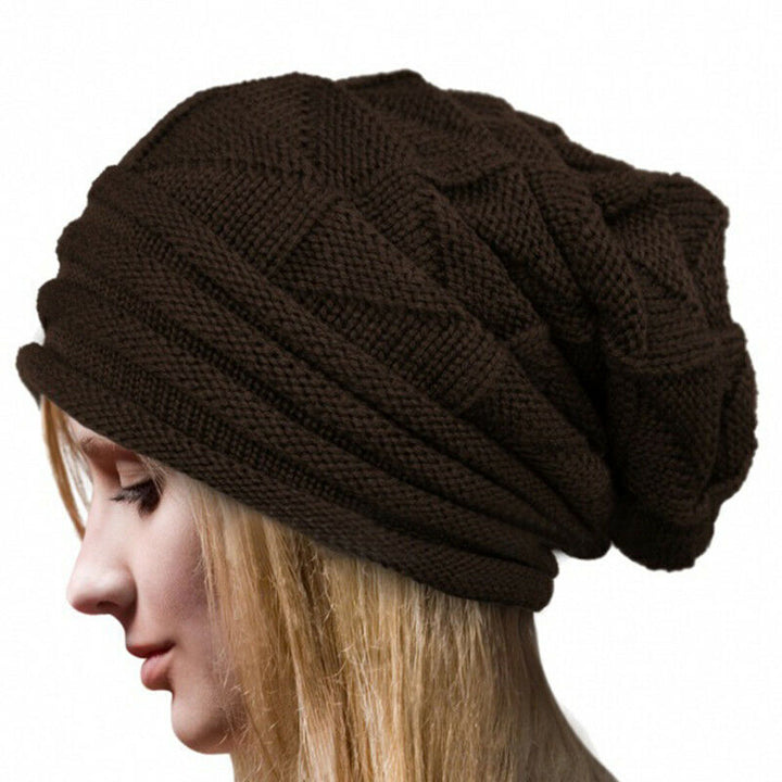 Lässige Slouchy Strickmütze für Damen, ideal für kalte Tage.