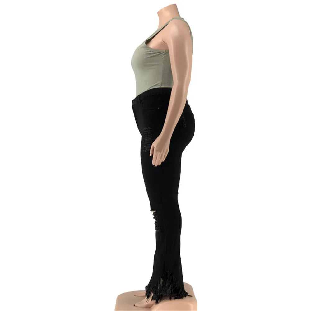 Modische High-Waist Schlagjeans für Damen, Übergröße, stretchig & modern.