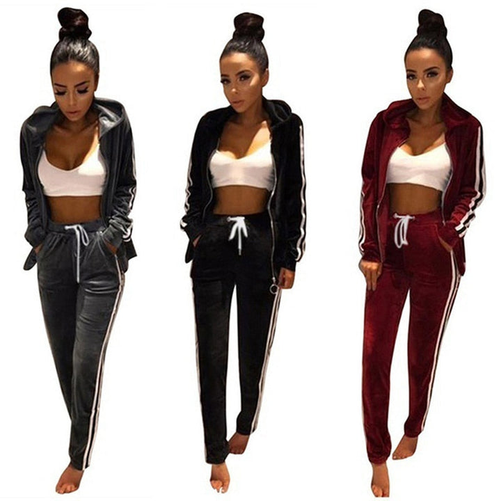 Eleganter Damen Trainingsanzug, modisches Workout Outfit, kombiniert Stil & Komfort.