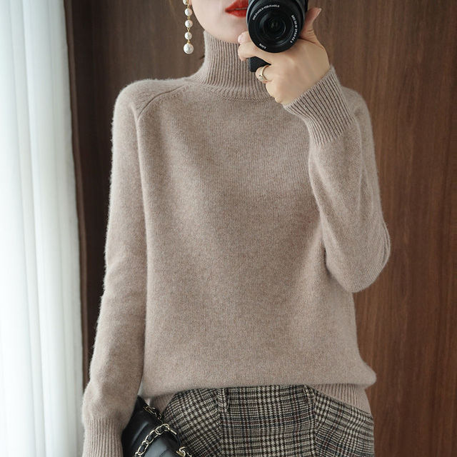 Warmer Damen Rollkragenpullover für kalte Wintertage, ideal für elegante Damenmode & Freizeit.