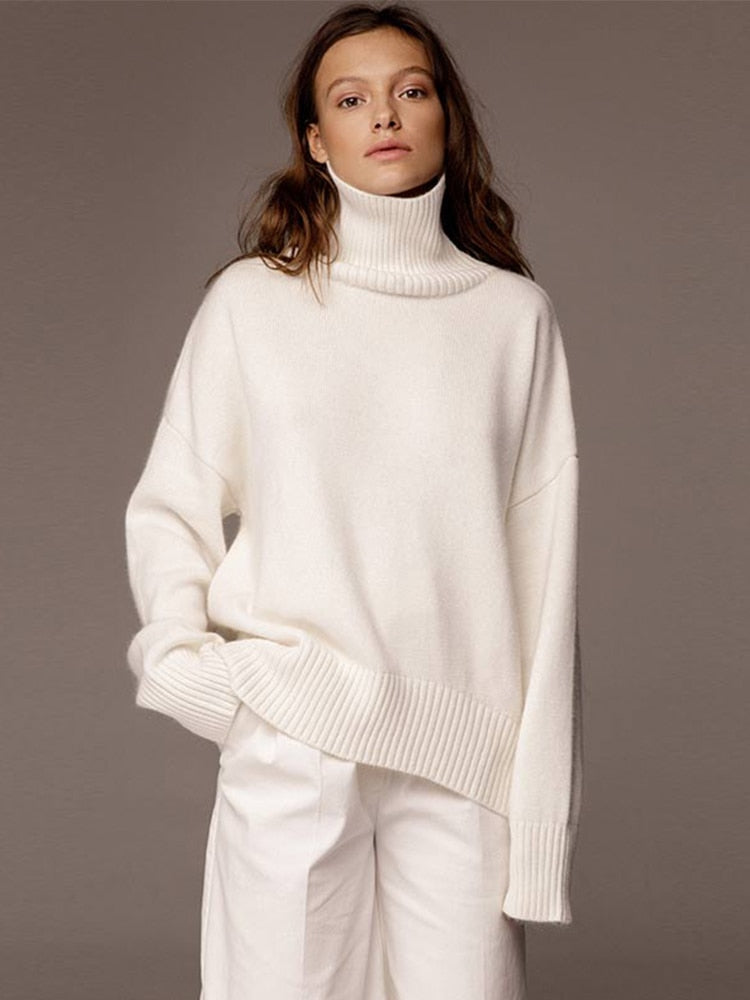 Moderner Damen Pullover Oversize für den Winter. Kuscheliger Kragen bietet Wärme & Komfort. Damenmode.
