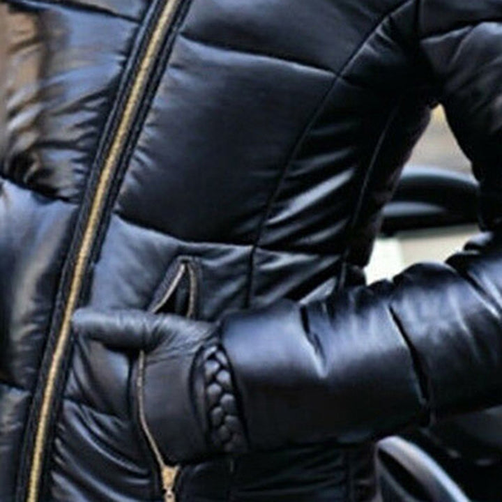 Moderne Damen Pufferjacke mit Kapuze für Wintermode. Warme & bequeme Winterjacke, perfekt für stilvolle Damen.